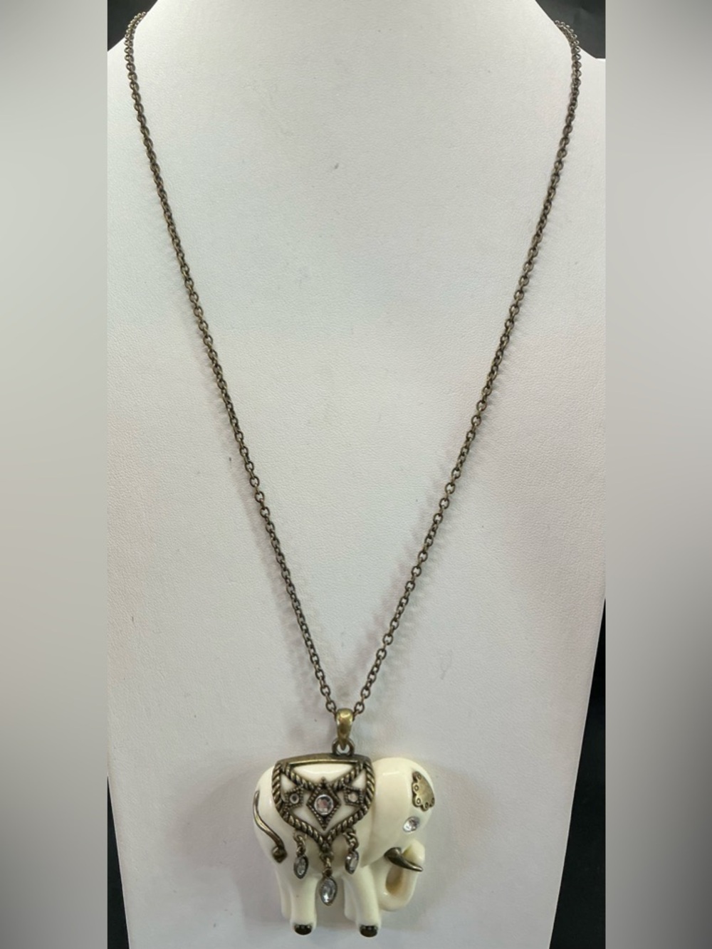 VINTAGE AVON NRT ELEPHANT PENDANT IN IVORY COLOR WITH ANTIQUE GOLDTONE ACCENTS